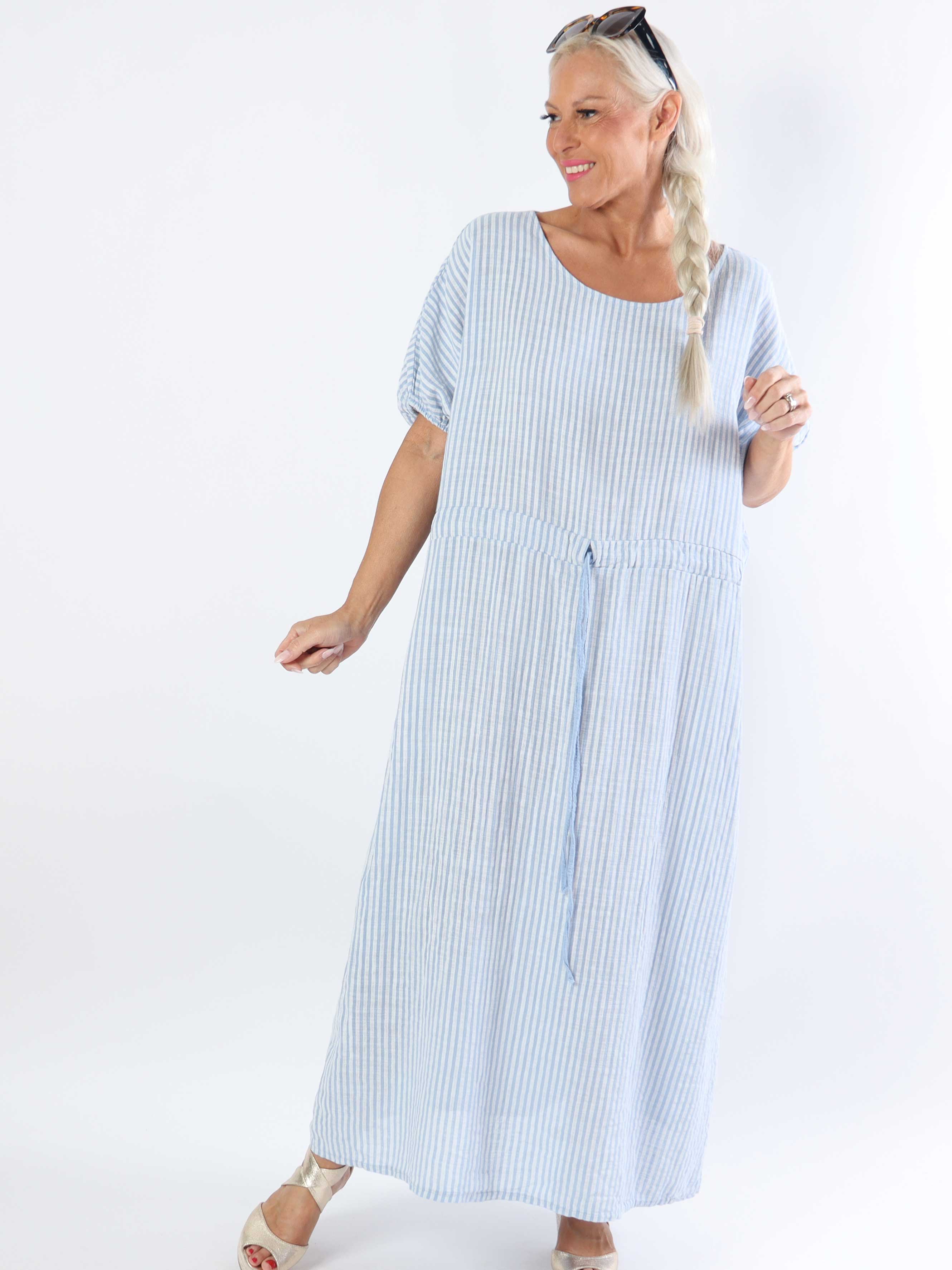 Ellie - Lang plus size kjole med striber og bindebånd